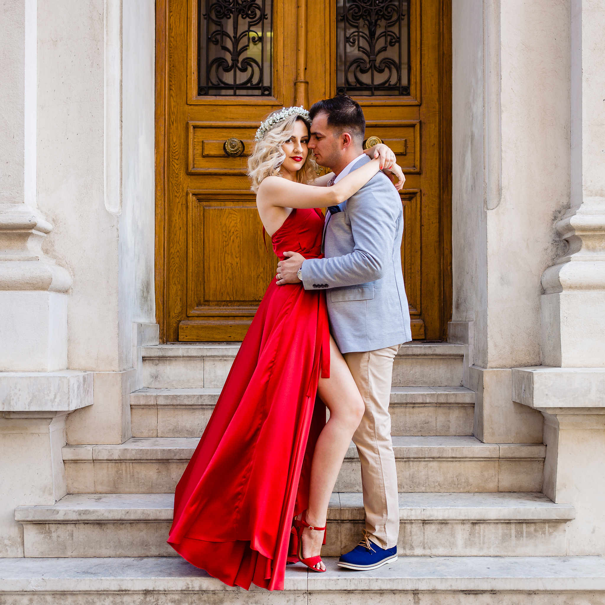 Ședință foto de cuplu pe Calea Victoriei | Simona & Valentin · Lens of Alex